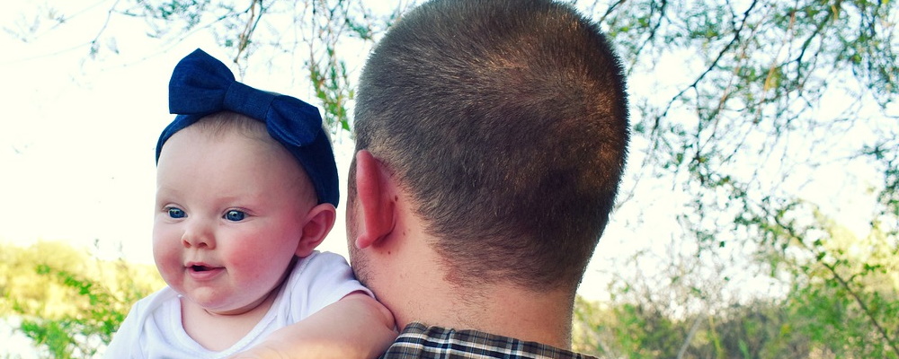 heureux d'être ensemble. mère et fille profitant du week-end