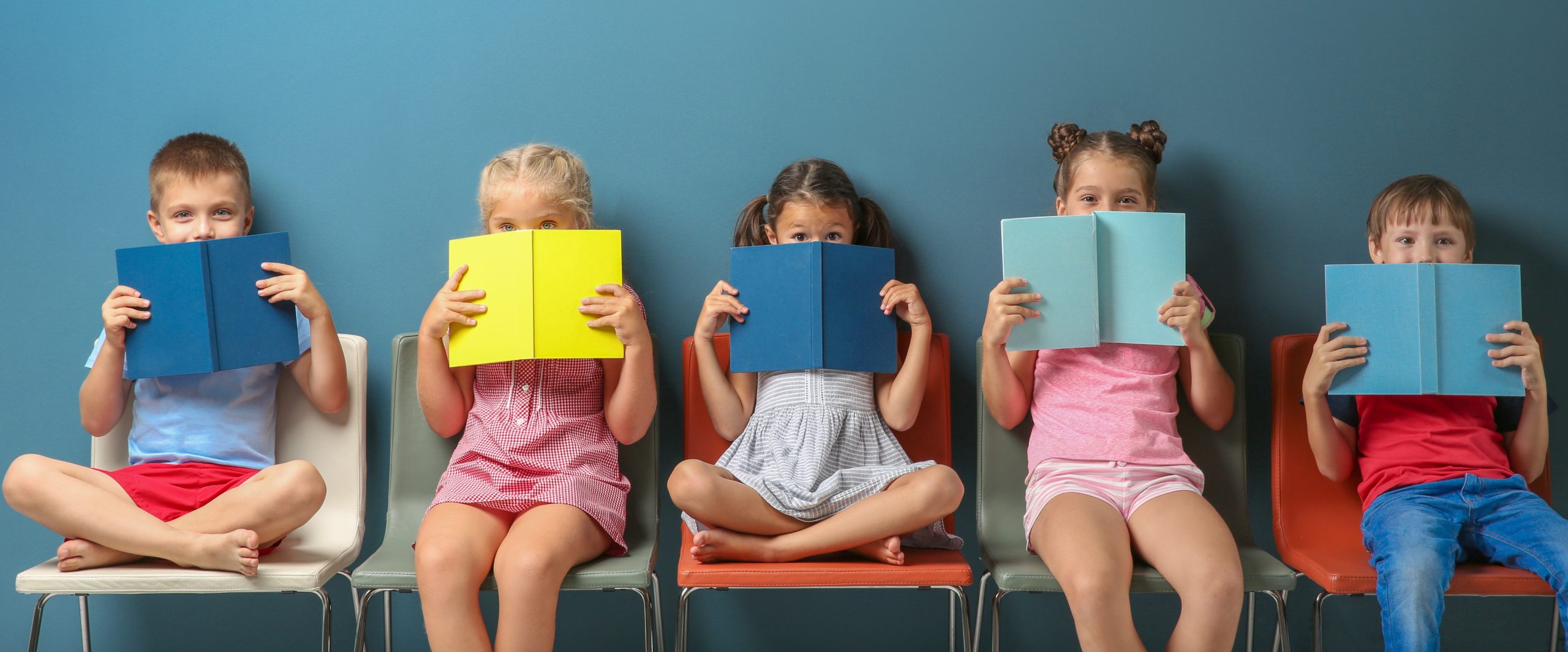 enfants en train de lire